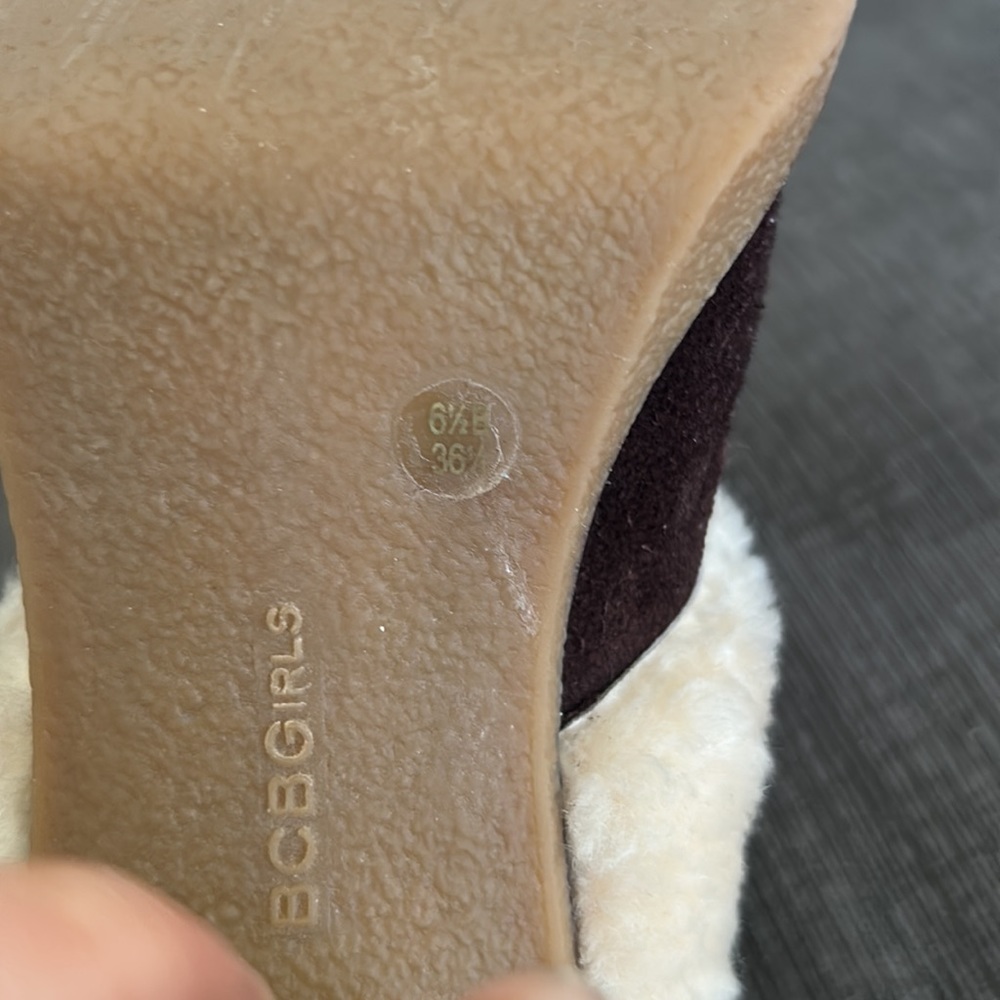 BCBG Fur Lined Brown Suede Chunky Heeled Bootie  Clogs. Size 6.5 - Picture 8 of 9